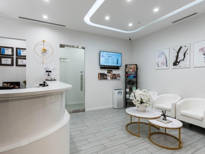 us-evergreen-medspa-flushing-ny-medical-spa-waiting-area1