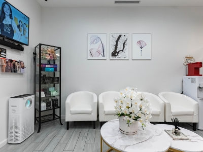 us-evergreen-medspa-flushing-ny-medical-spa-waiting-area2